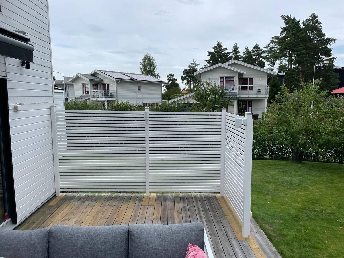 Efter helrenovering – golv och väggar renoverade inomhus