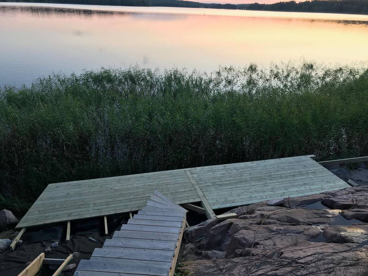 Före helrenovering – fasad med behov av ny färg och puts