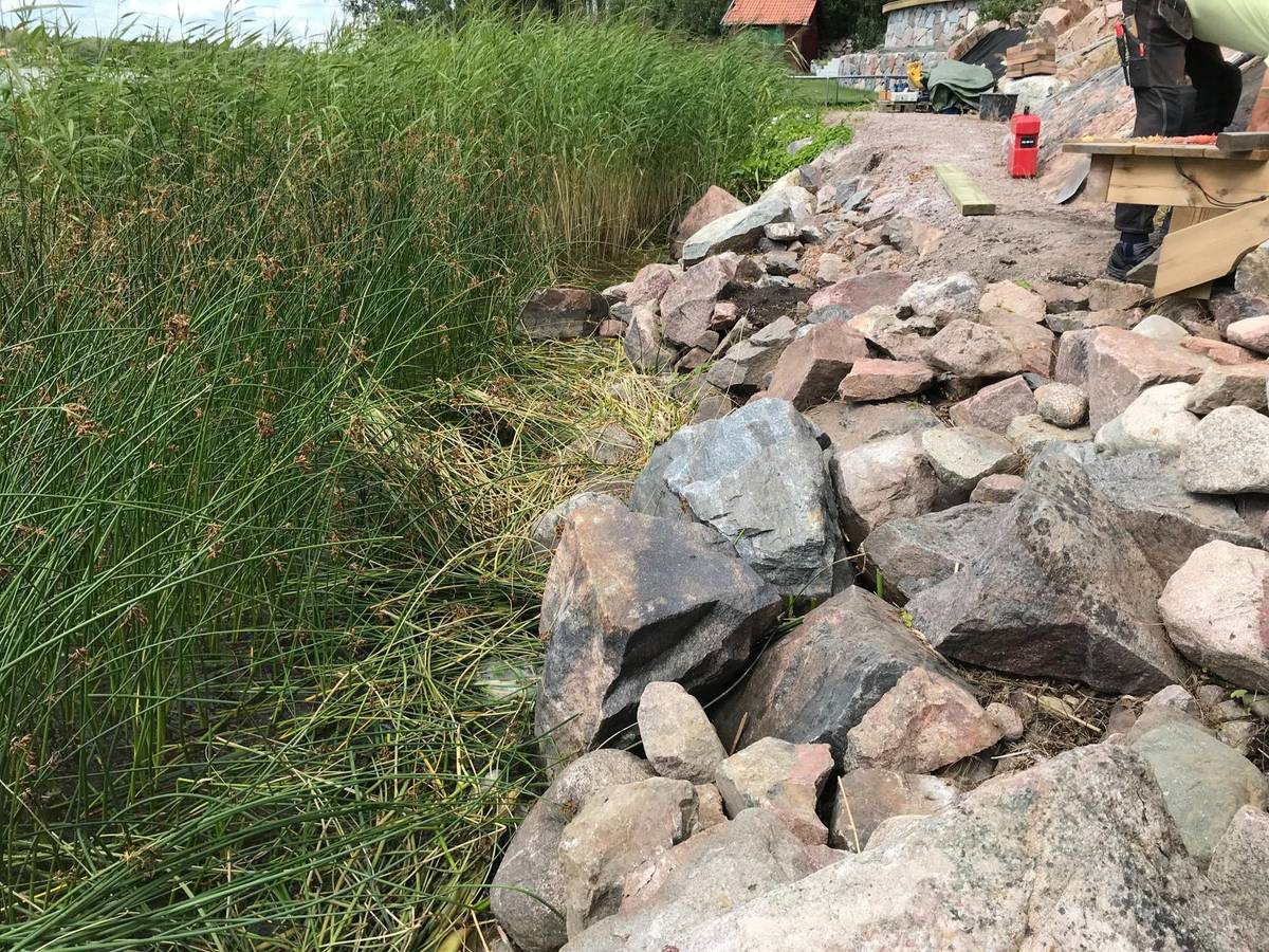 Före helrenovering – balkong i behov av underhåll